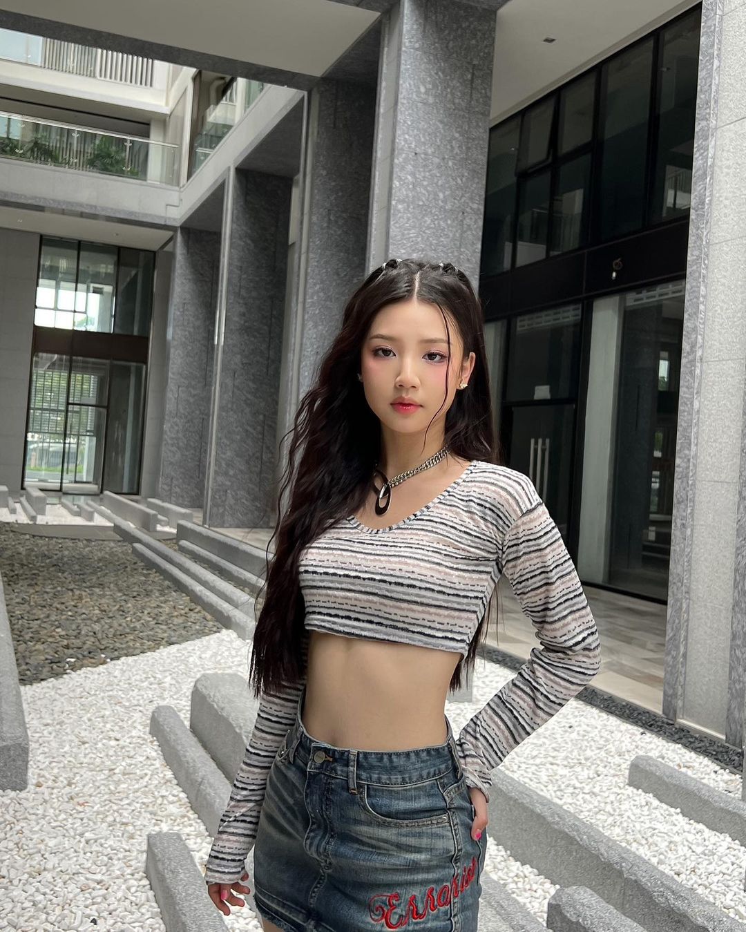 Hiện tại AMEE chưa có chia sẻ liên quan đến ồn ào của B Ray