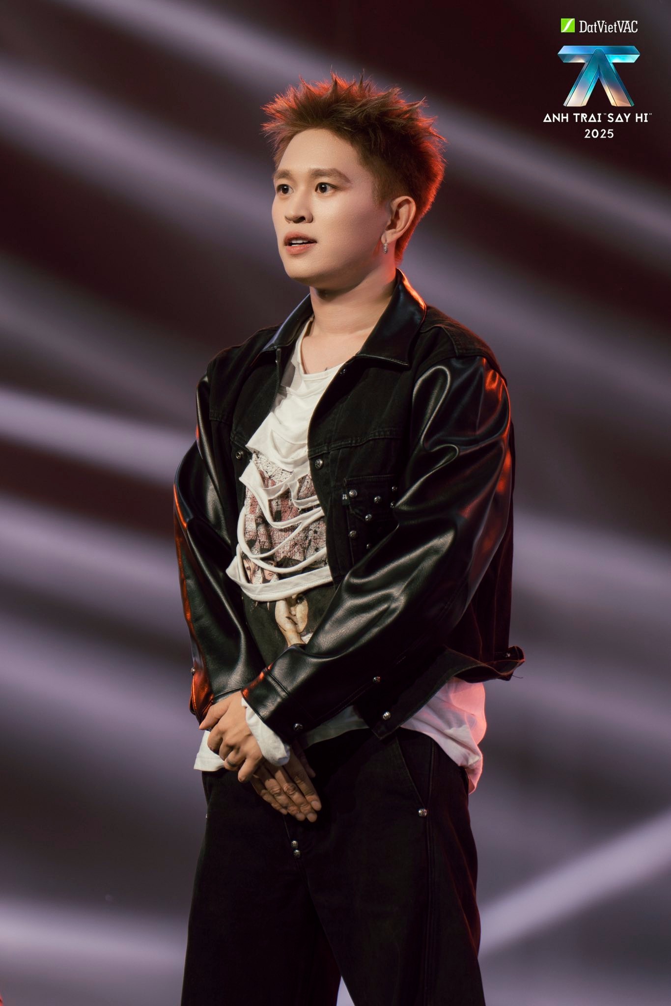 B Ray gây tranh cãi - bị chỉ trích - xin lỗi - tạm lắng - rồi tái xuất và tiếp tục gây tranh cãi