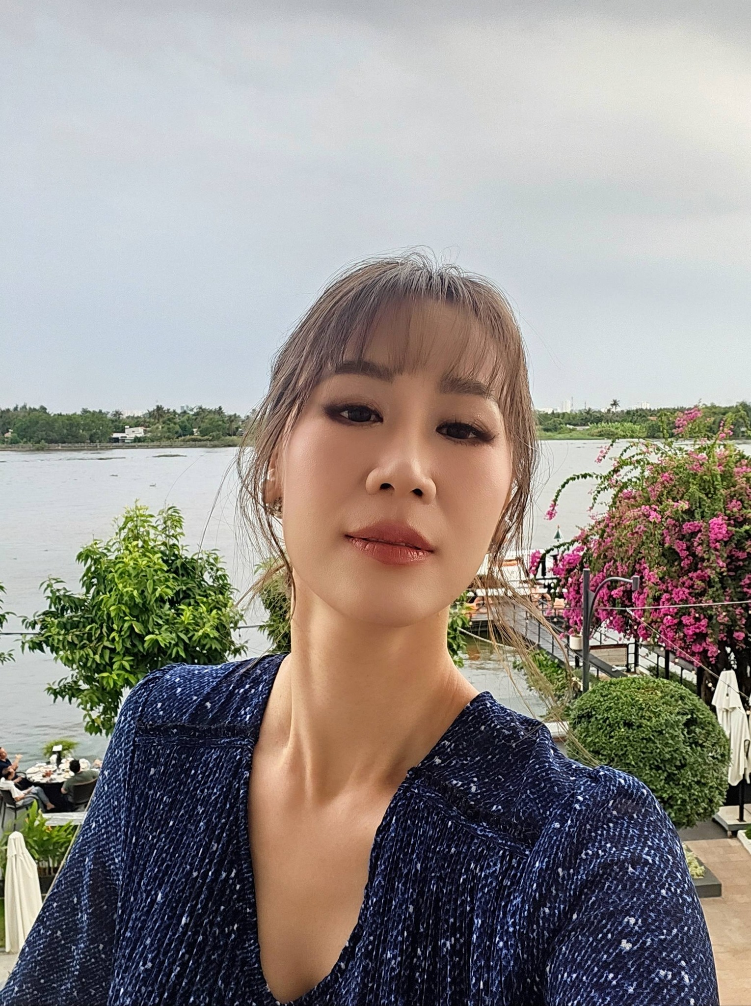 Trước những ý kiến của cư dân mạng, Dương Thuỳ Linh phản hồi rằng cần có nhiều điều khoản khi ký hợp đồng