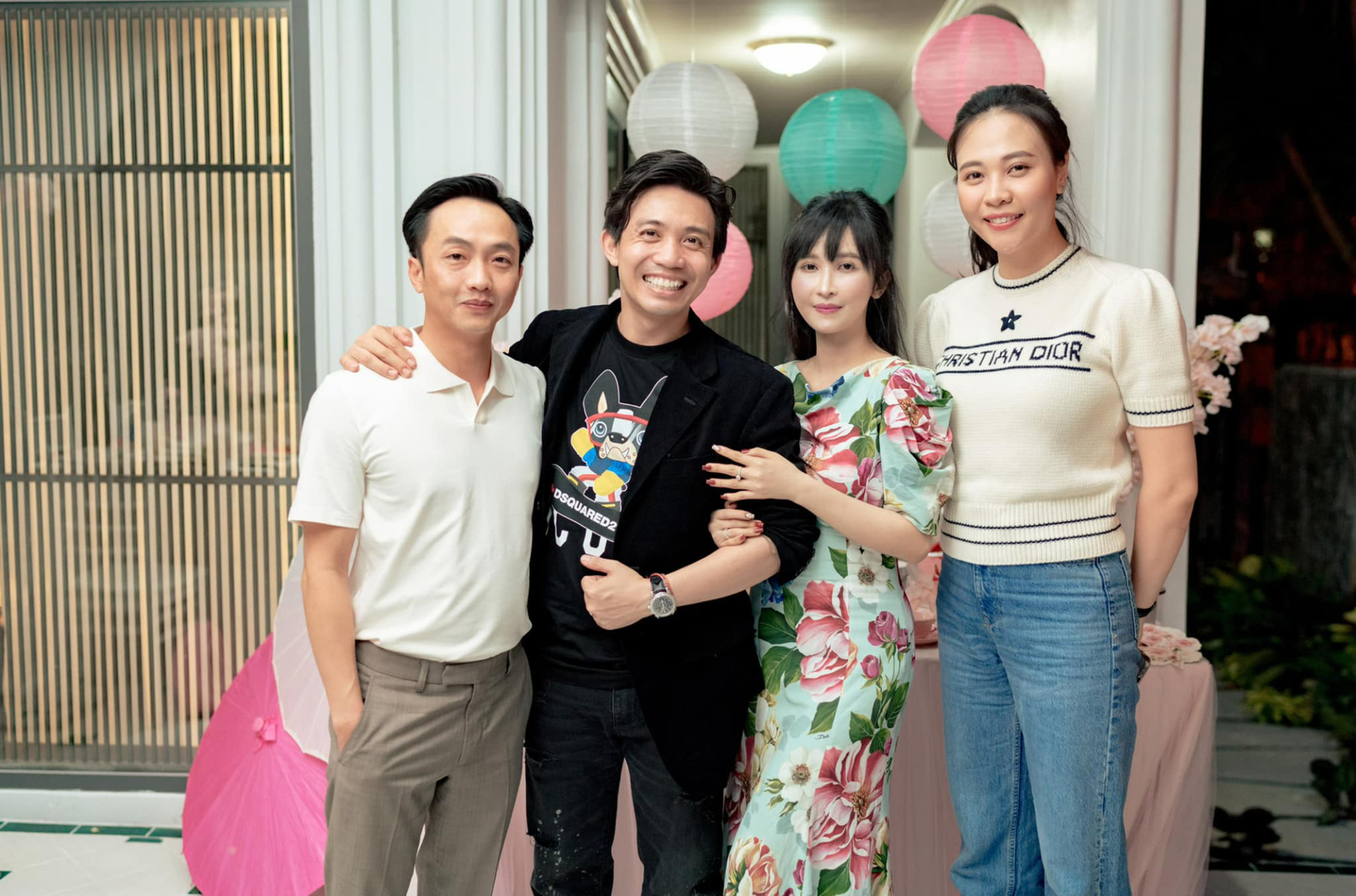 Hai cặp đôi vẫn thường gặp gỡ, sánh đôi trong các sự kiện, các dịp đặc biệt của đối phương 