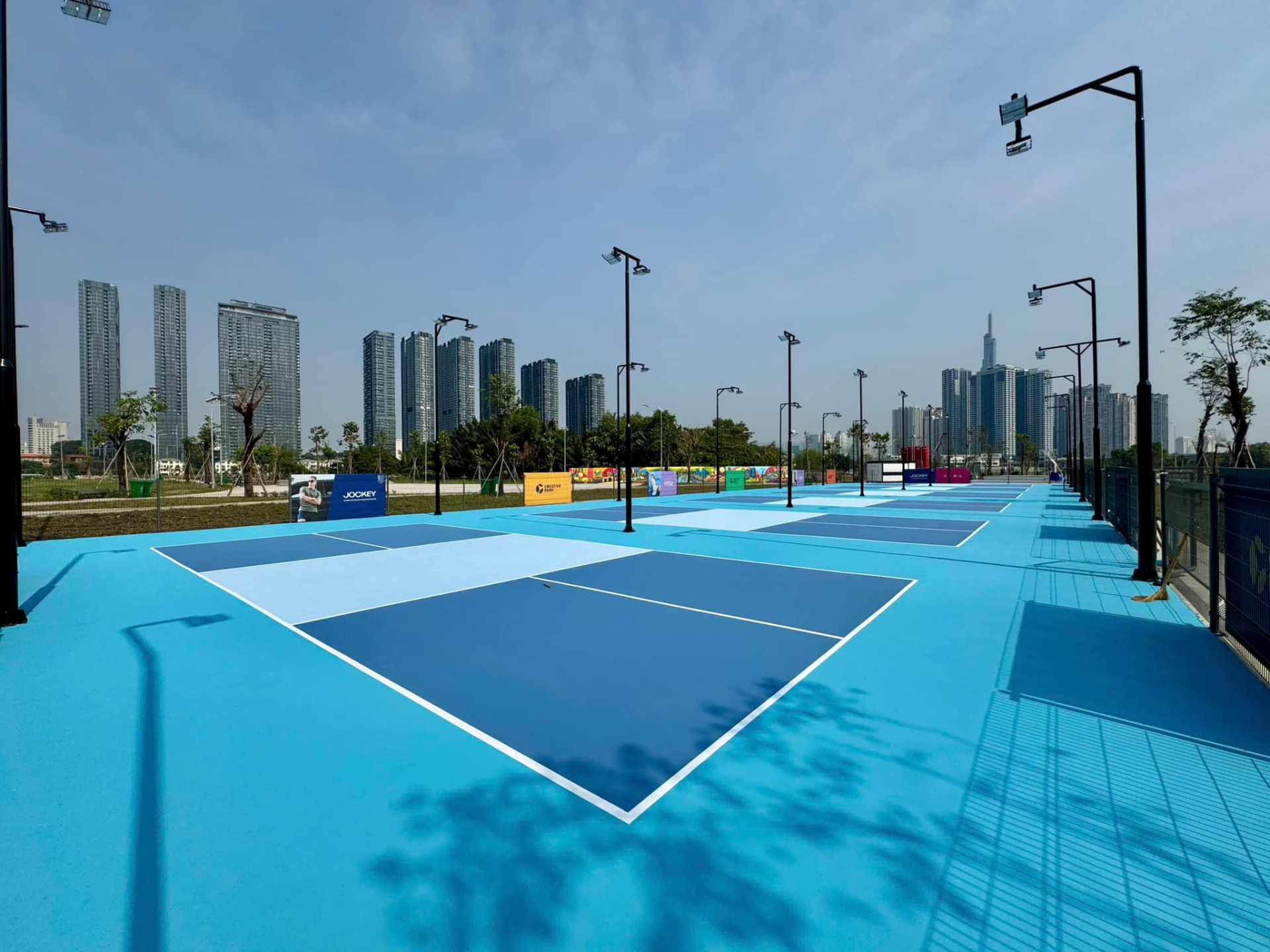 Cụm sân ở khu vực The Metropole Thủ Thiêm