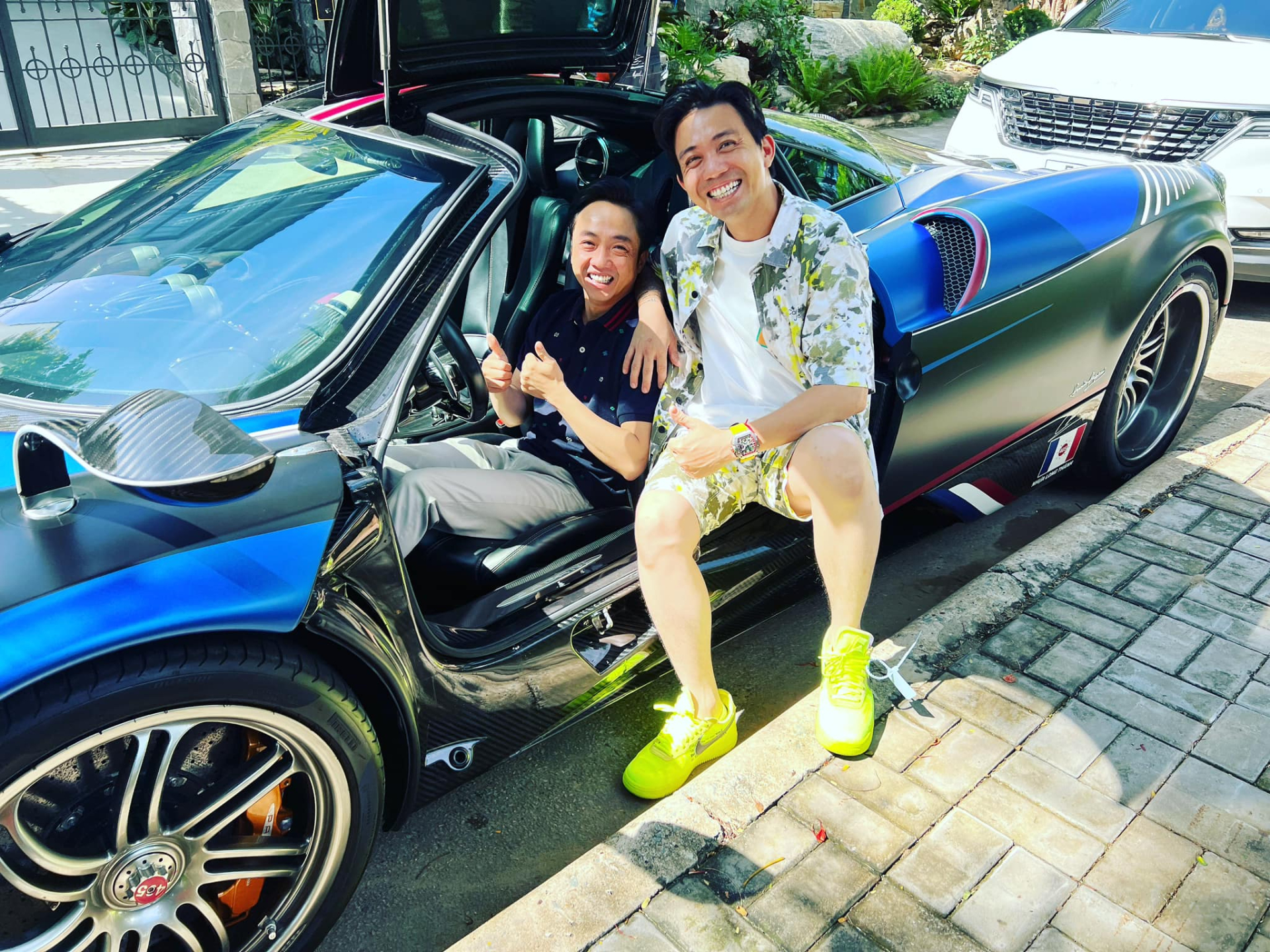 Bức ảnh trên máy bay của Minh Nhựa khiến Cường Đô La phải tag thẳng vợ bạn vào