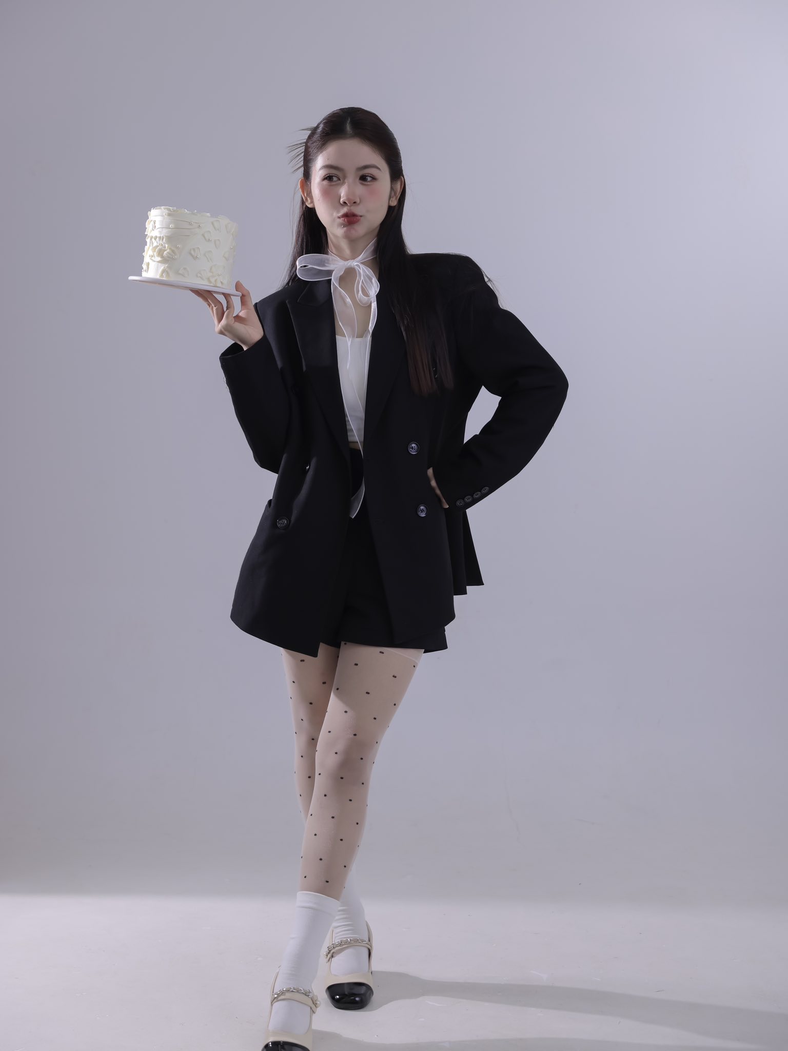 Cuộc sống hiện tại của hot girl chân khoèo đình đám: Đã chồng con, phản hồi khi bị nói “tàn tạ”