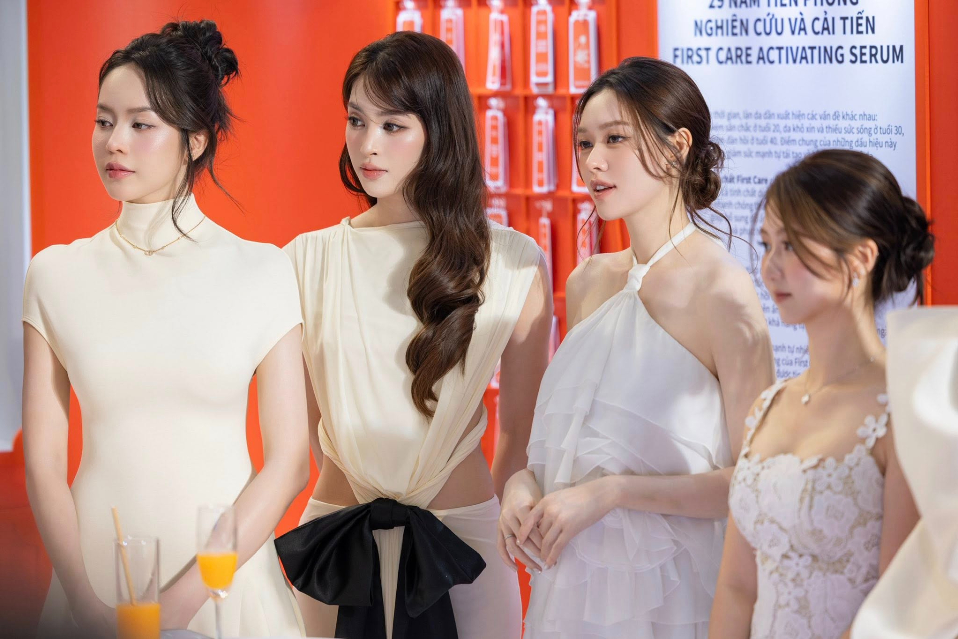 Từ trái qua: Thanh Thuỷ, Tiểu Vy, Tường San, Hà My