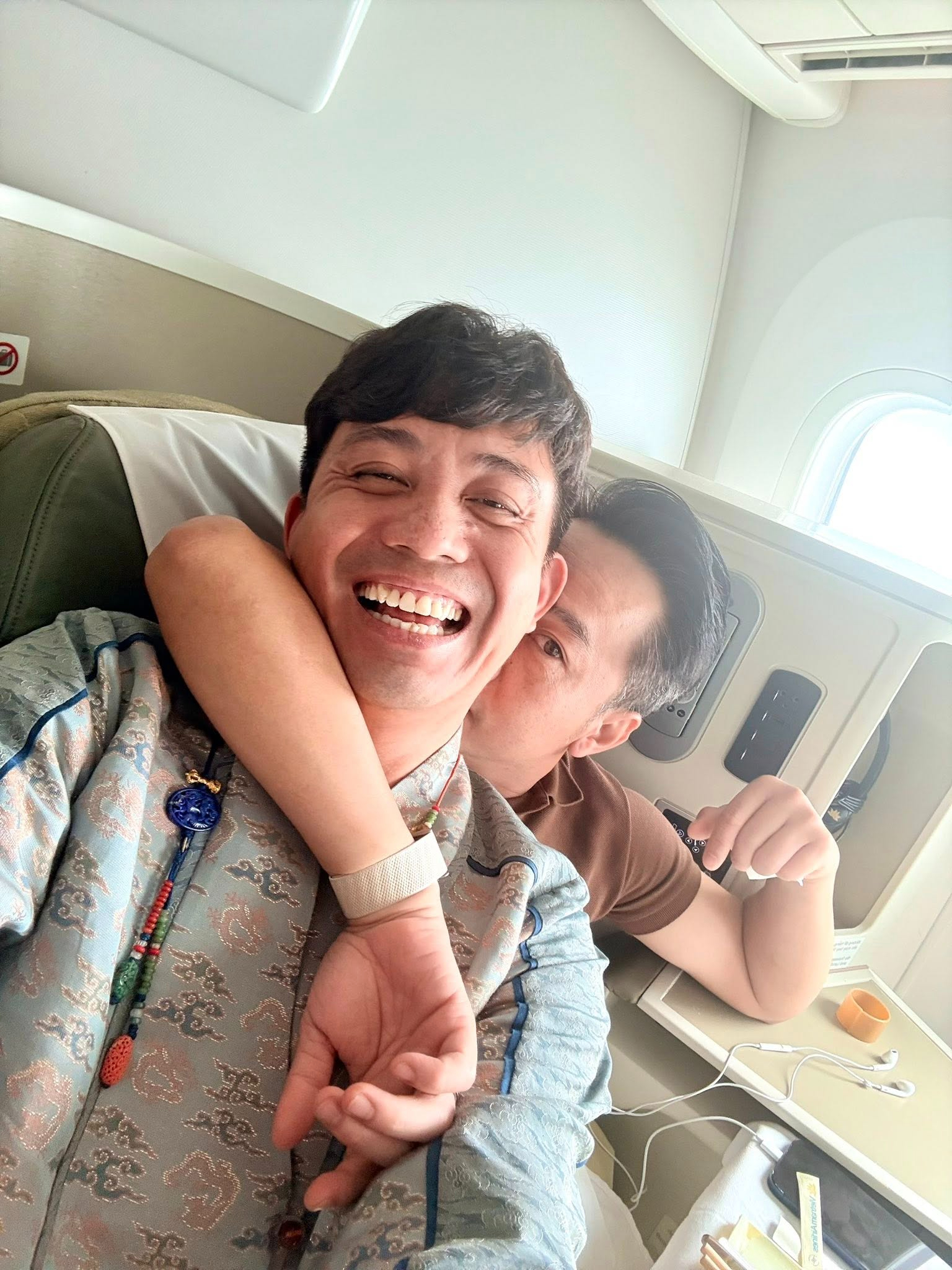 Khoảnh khắc do Minh Nhựa đăng tải cũng thân mật không kém