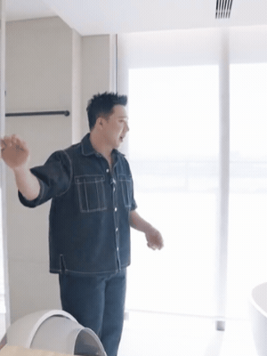 Hệ thống rèm cửa nhà Trấn Thành cũng được cài đặt tự động 