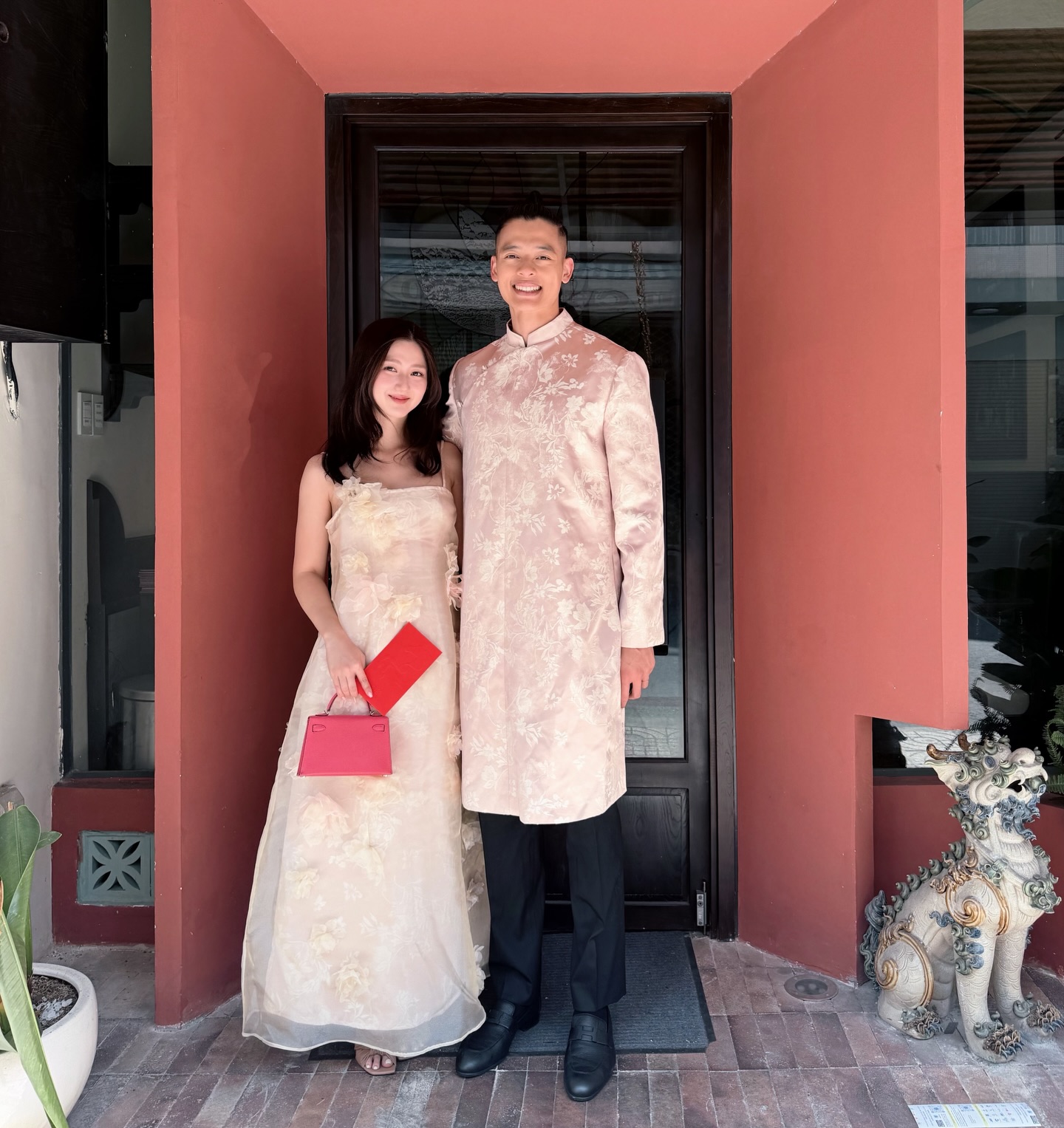 Hà My và Trí Thịt Boà cũng là cặp đôi có size gap khá thú vị khi chồng cao 1m85 còn vợ 1m58