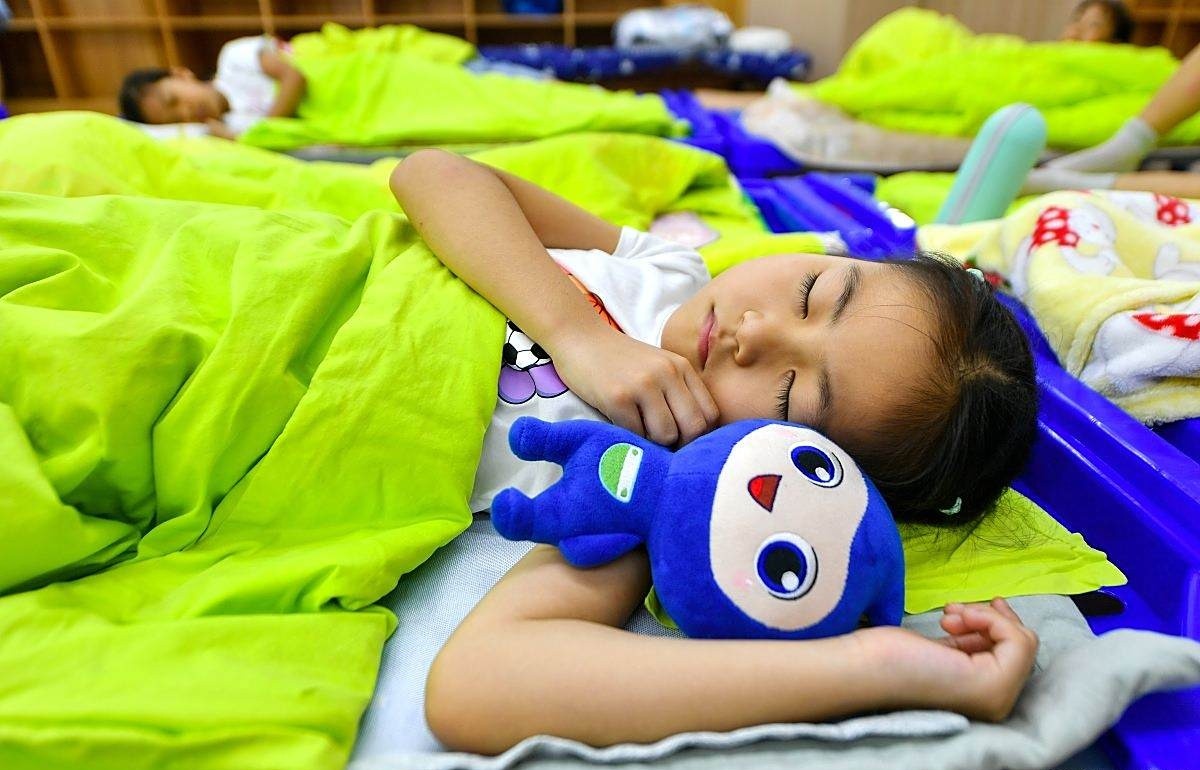 Giấc ngủ trưa mang lại rất nhiều lợi ích cho sự phát triển của trẻ