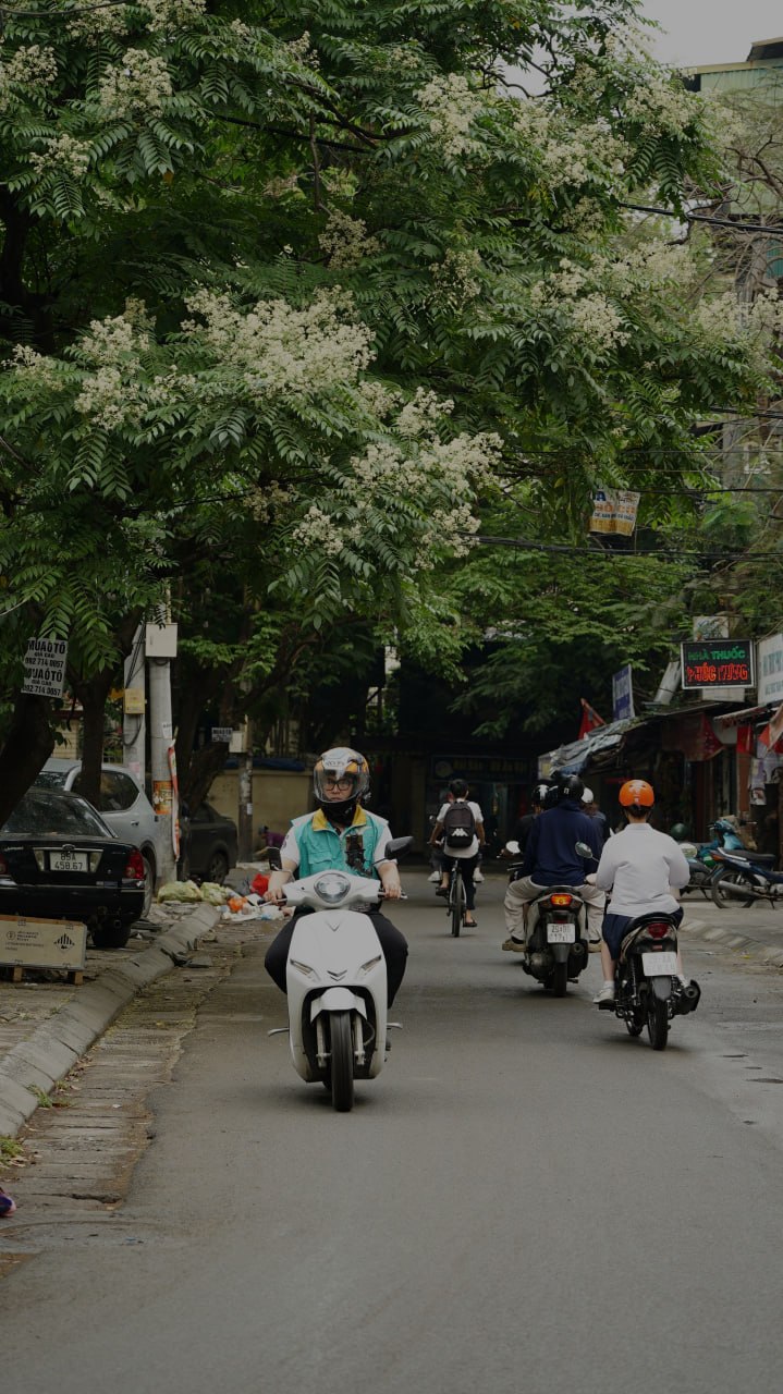 Cảnh tượng hiếm thấy ở Hà Nội lúc 9h sáng