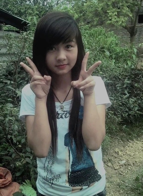 Cuộc sống hiện tại của hot girl chân khoèo đình đám: Đã chồng con, phản hồi khi bị nói “tàn tạ”