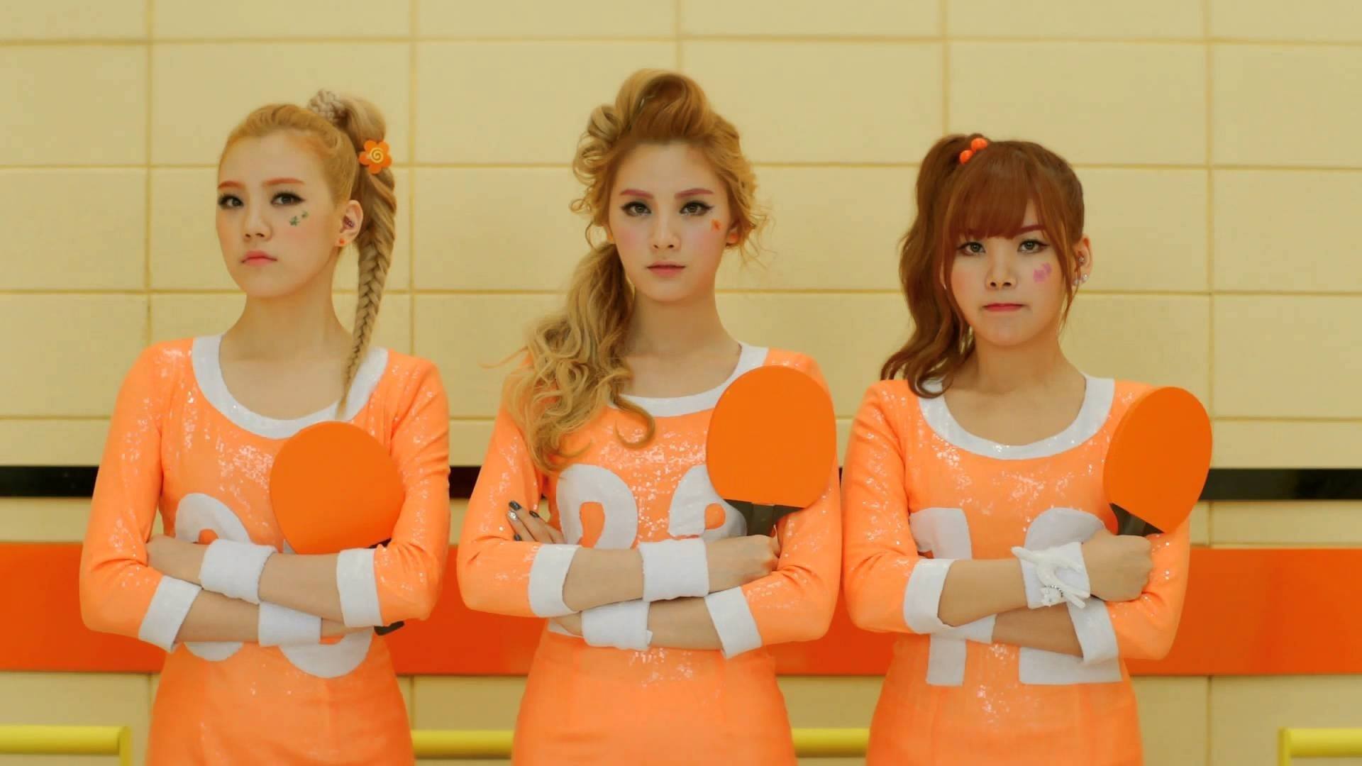 Orange Caramel gây bão châu Á (ảnh chụp màn hình)