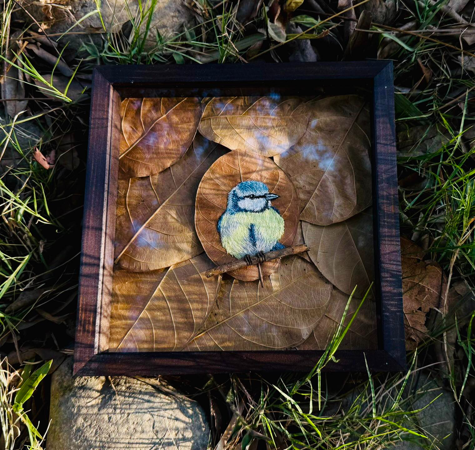 Tác phẩm thêu lá mít khi được hoàn thiện