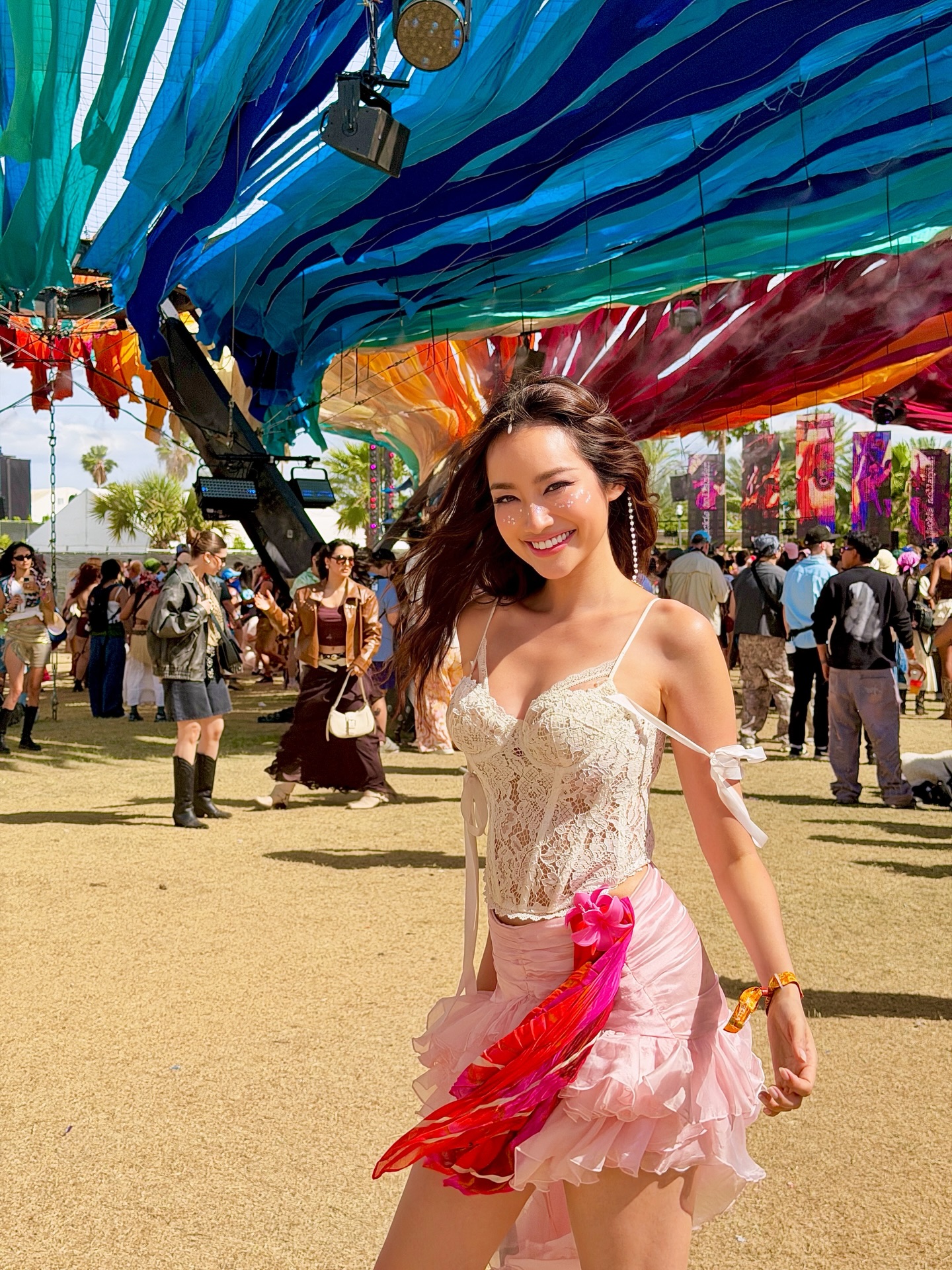 Mỹ nhân Việt thể hiện rõ sự vui vẻ, phấn khích khi góp mặt trong sự kiện âm nhạc cực lớn này 