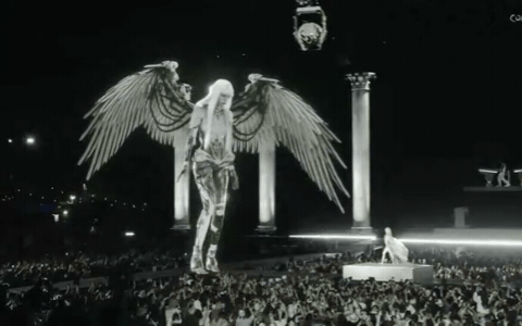 Trải nghiệm set diễn của Anyma 