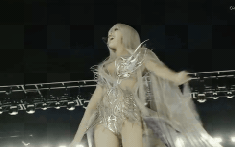 Lisa (BLACKPINK) hoá 