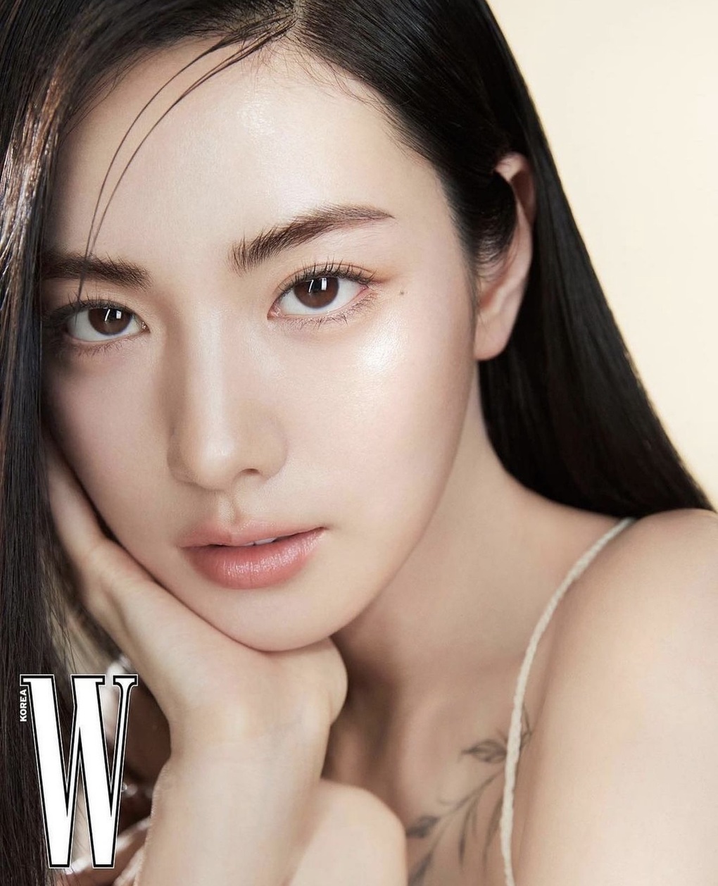 Nana nhiều lần thừa nhận cảm thấy tội lỗi khi nhận danh hiệu, thậm chí không dám tự nhận mình đẹp (ảnh: W Korea)