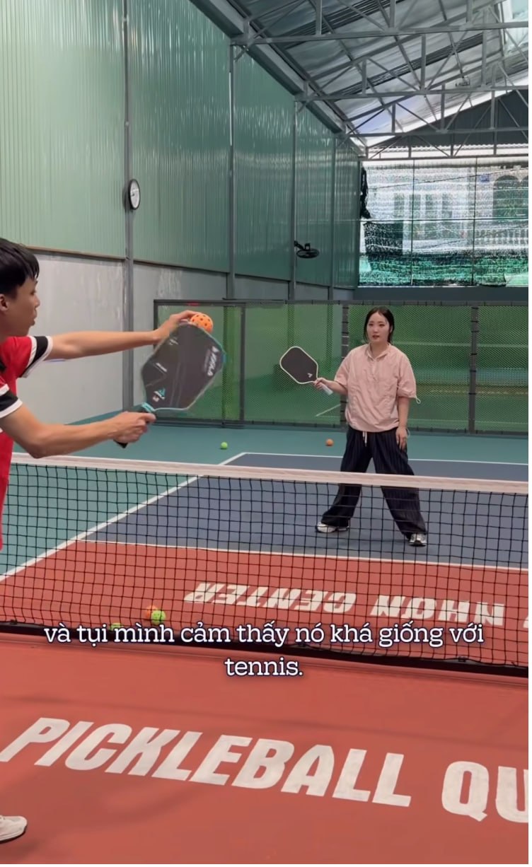 Chân dung cặp khách Hàn 6 lần đến Việt Nam, đi qua 11 thành phố, tự học tiếng Việt giữa quán bún chả