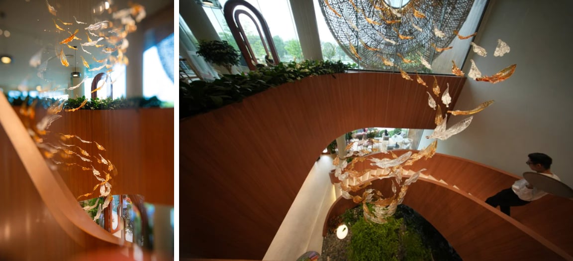 Các chi tiết decor như đèn thả trần bằng thủy tinh nhiều màu sắc treo ngẫu hứng cũng giúp không gian thêm phần ấn tượng