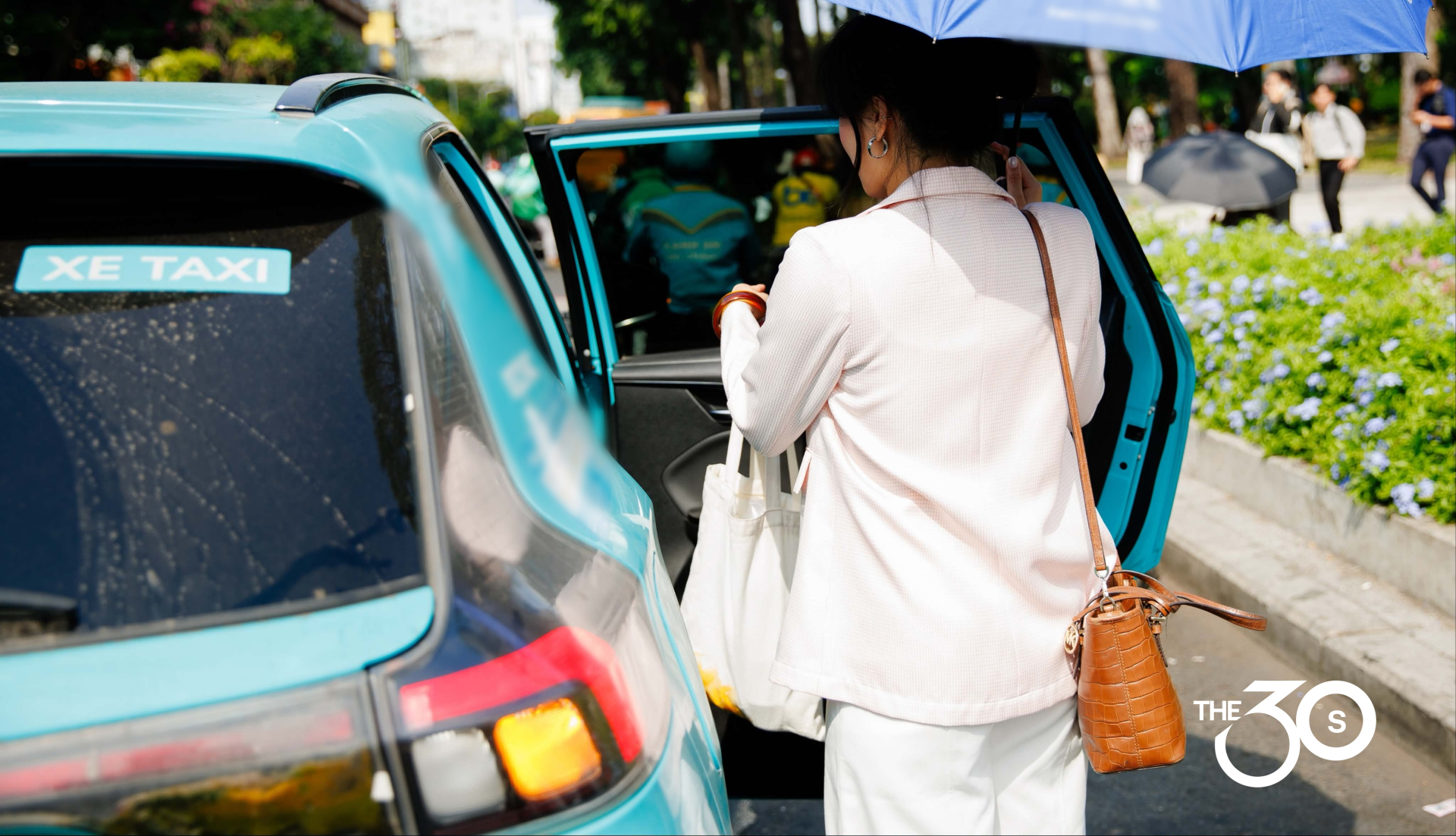 Sau khi xuống ga Bến Thành, chị gọi xe công nghệ để đến chỗ làm. Tổng cổng quãng đường từ nhà đến công ty mất khoảng hơn 50 phút.