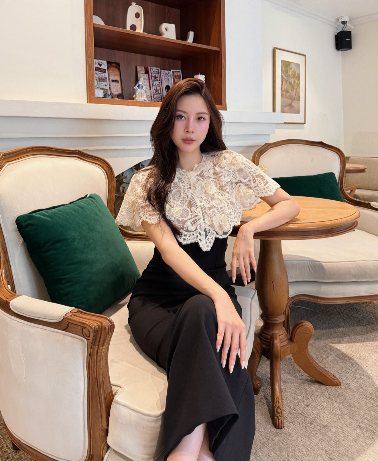 Cựu tiếp viên Vietnam Airlines đóng MV với Sơn Tùng M-TP: Lấy chồng giám đốc ở Hà Nội, sinh liền 2 con, giờ ra sao?