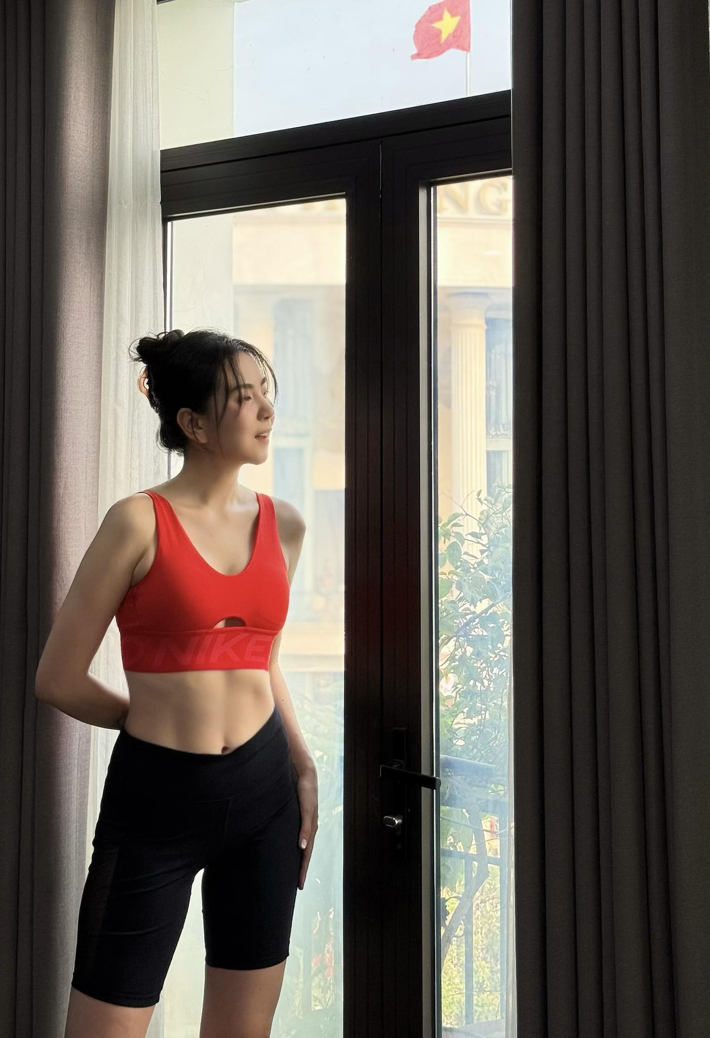 Sau 1 năm sinh con, nữ MC đã trở về cân nặng như cũ, sắc vóc khiến ai cũng phải trầm trồ