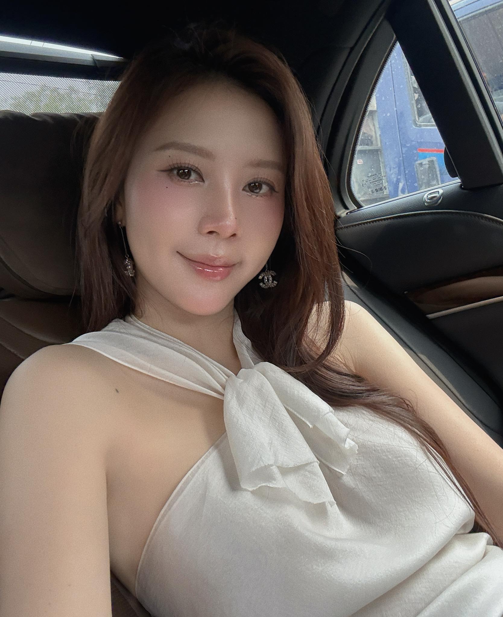 Cựu tiếp viên Vietnam Airlines đóng MV với Sơn Tùng M-TP: Lấy chồng giám đốc ở Hà Nội, sinh liền 2 con, giờ ra sao?