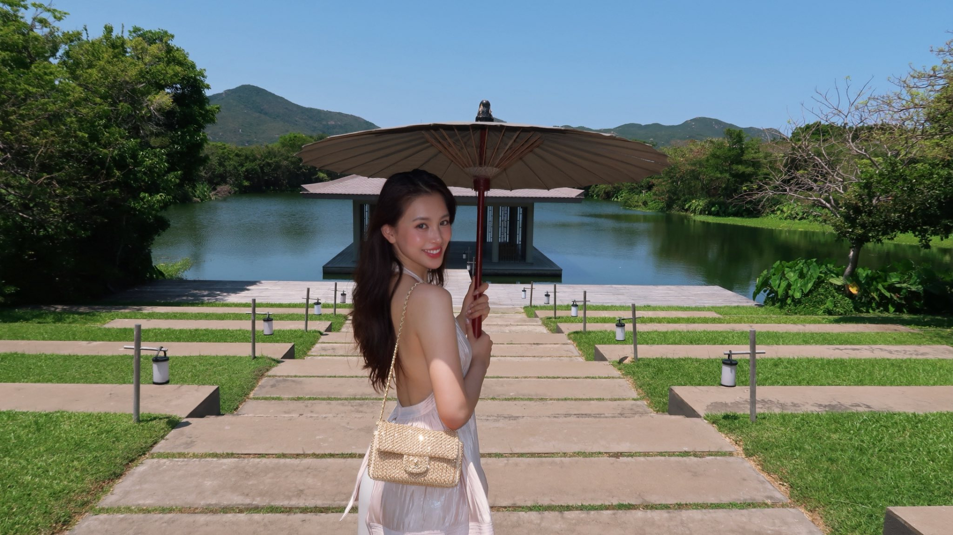 Tiểu Vy bất ngờ trở thành tâm điểm bàn luận vì nghi vấn đang hẹn hò thiếu gia giàu có