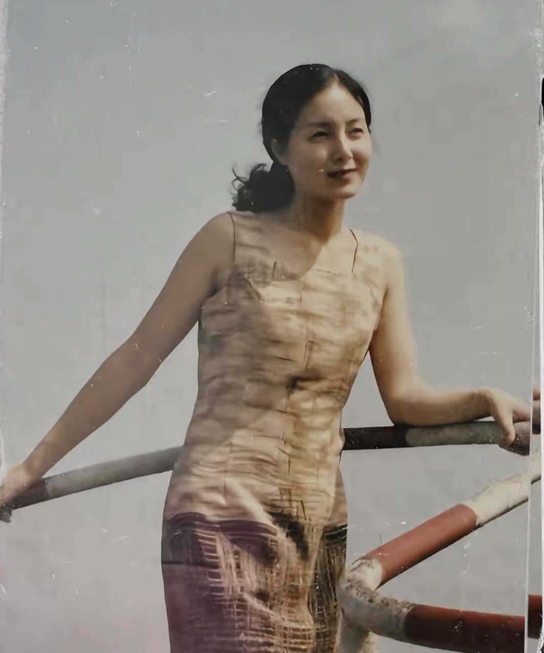 Vlog ngày cuối cùng làm việc của một nhân viên nhà nước gây sốt: Nhan sắc 33 năm trước lên “hot search”