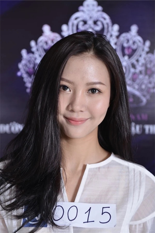 Vũ Ngọc Châm tham gia cuộc thi Hoa khôi áo dài và trở thành ứng cử viên sáng giá.