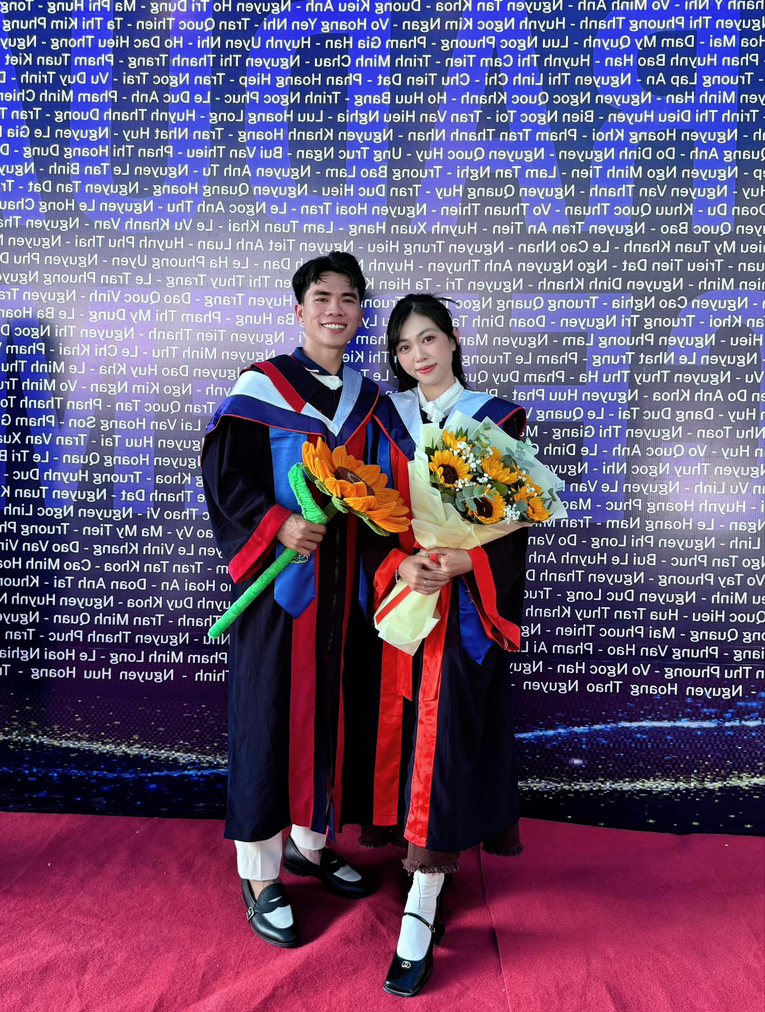 Cặp đôi quen nhau khi học chung đại học