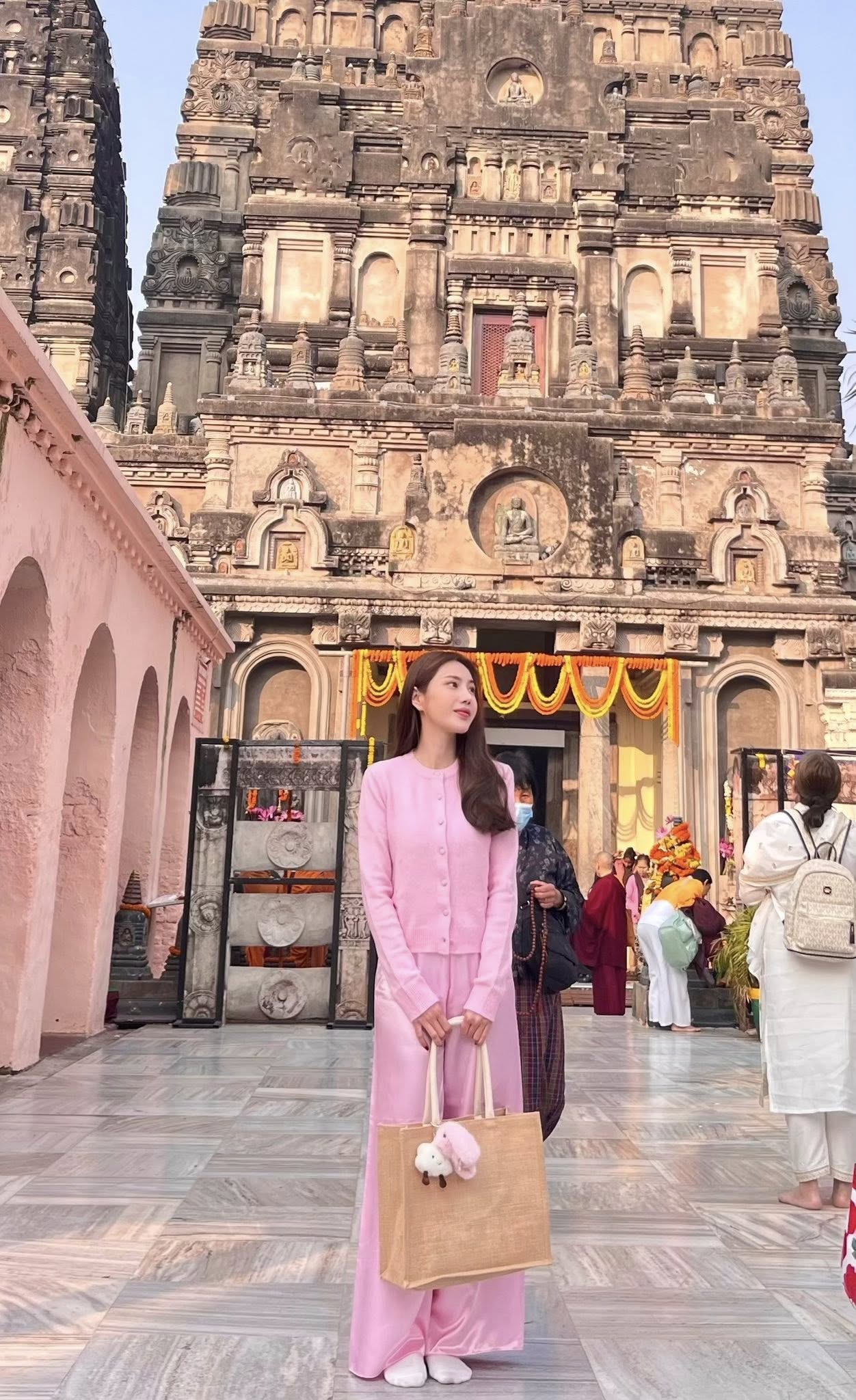 Nữ ca sĩ từng tiết lộ cô dành nhiều thời gian cho việc đi chùa 