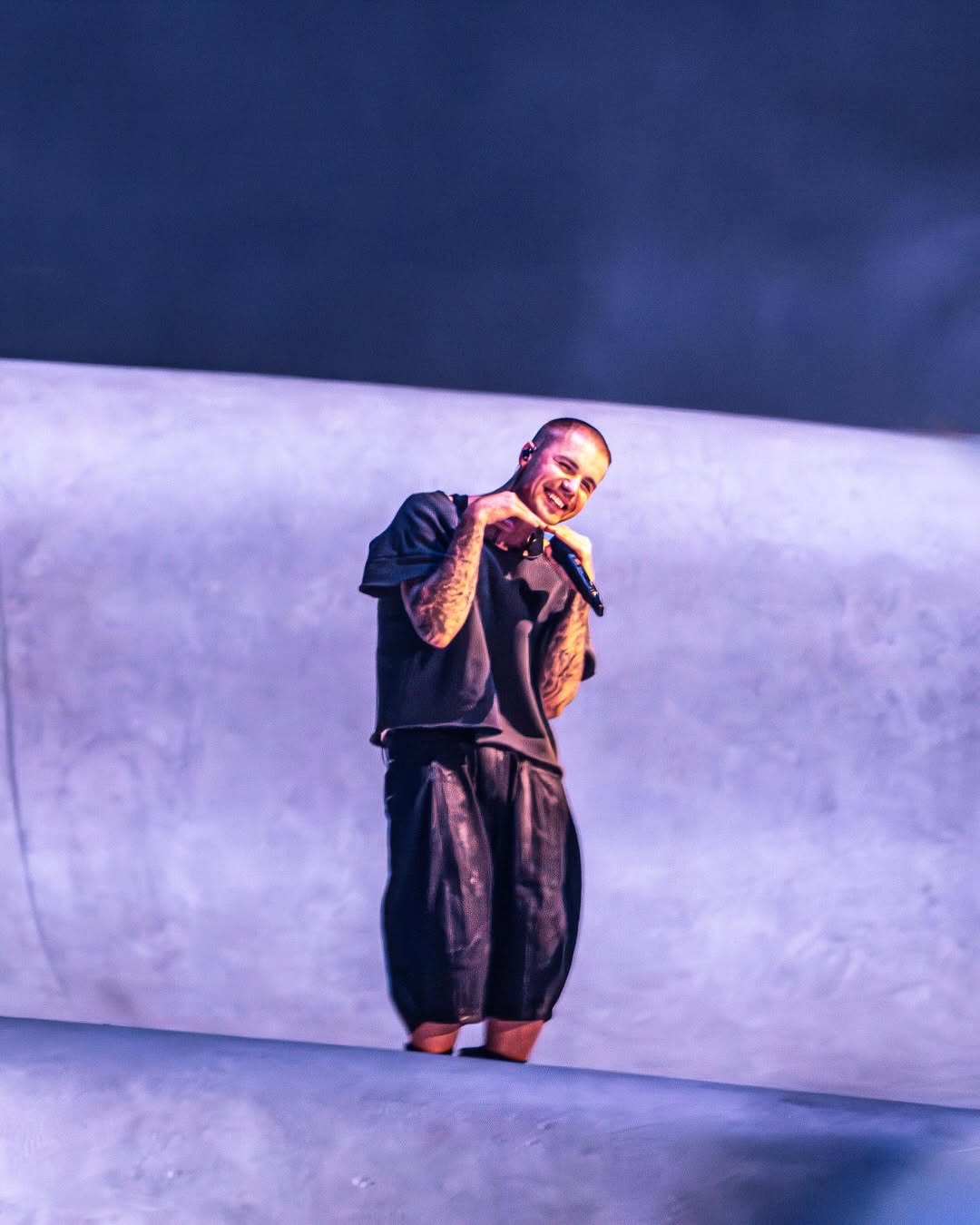  Vé chợ đen tăng vọt 218% sau sân khấu tuần 1, khi Justin chỉ hát 90 phút và lướt YouTube, nhu cầu theo dõi tăng mạnh - tất cả đều phản ánh đúng một điều: chỉ cần Justin trở lại sân khấu là được (ảnh: X)