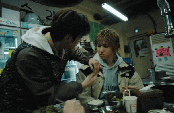 MV đời thường phóng khoáng của CORTIS