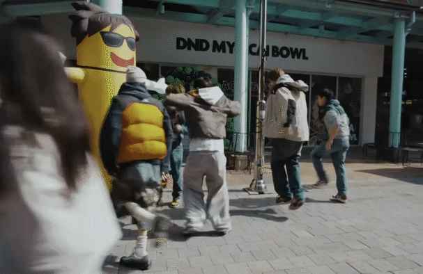 Nhiều khán giả nhận xét xem MV của CORTIS xoay như chong chóng muốn... 