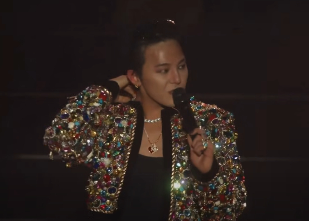 G-DRAGON xuất hiện với chiếc nhẫn bị đồn đoán làm rơi tại Coachella tuần trước