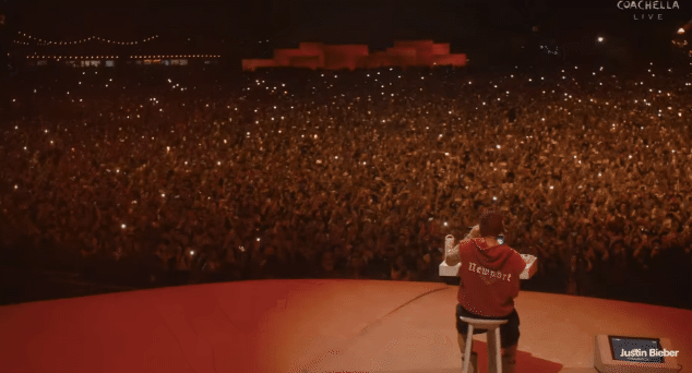 Chỉ cần Justin Bieber đứng đó, Coachella đã thắng