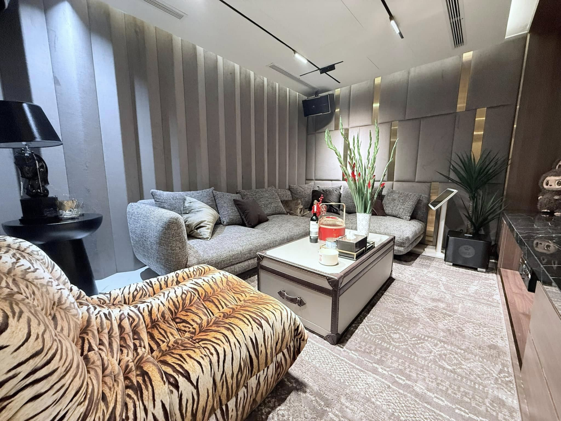 Một số hình khách trong cơ ngơi của Lương Thế Thành - Thuý Diễm