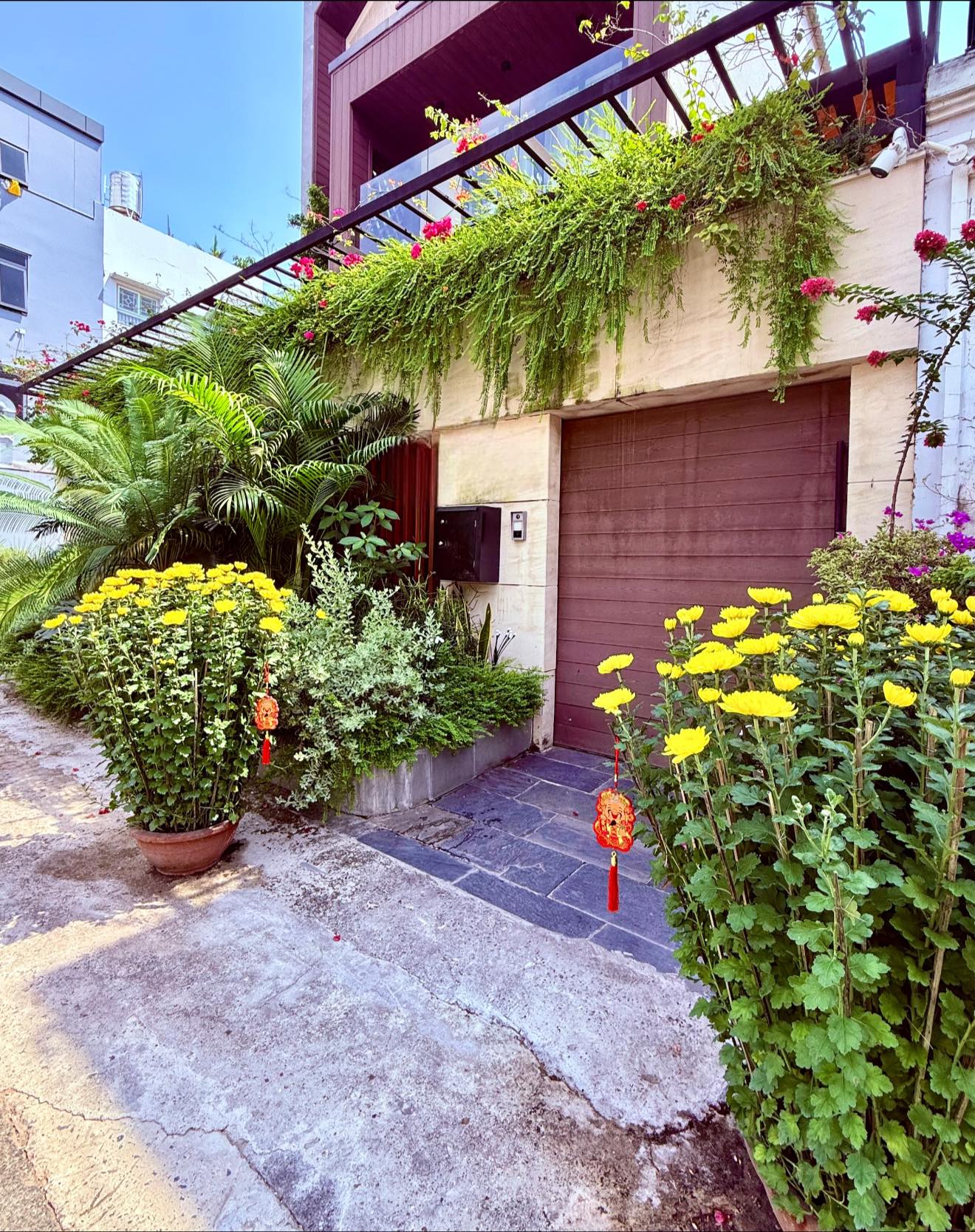 Biệt thự 200m² của Thúy Diễm - Lương Thế Thành ở Thủ Đức: Hệt resort 5, phòng chứa đồ hiệu sang như ngoài store