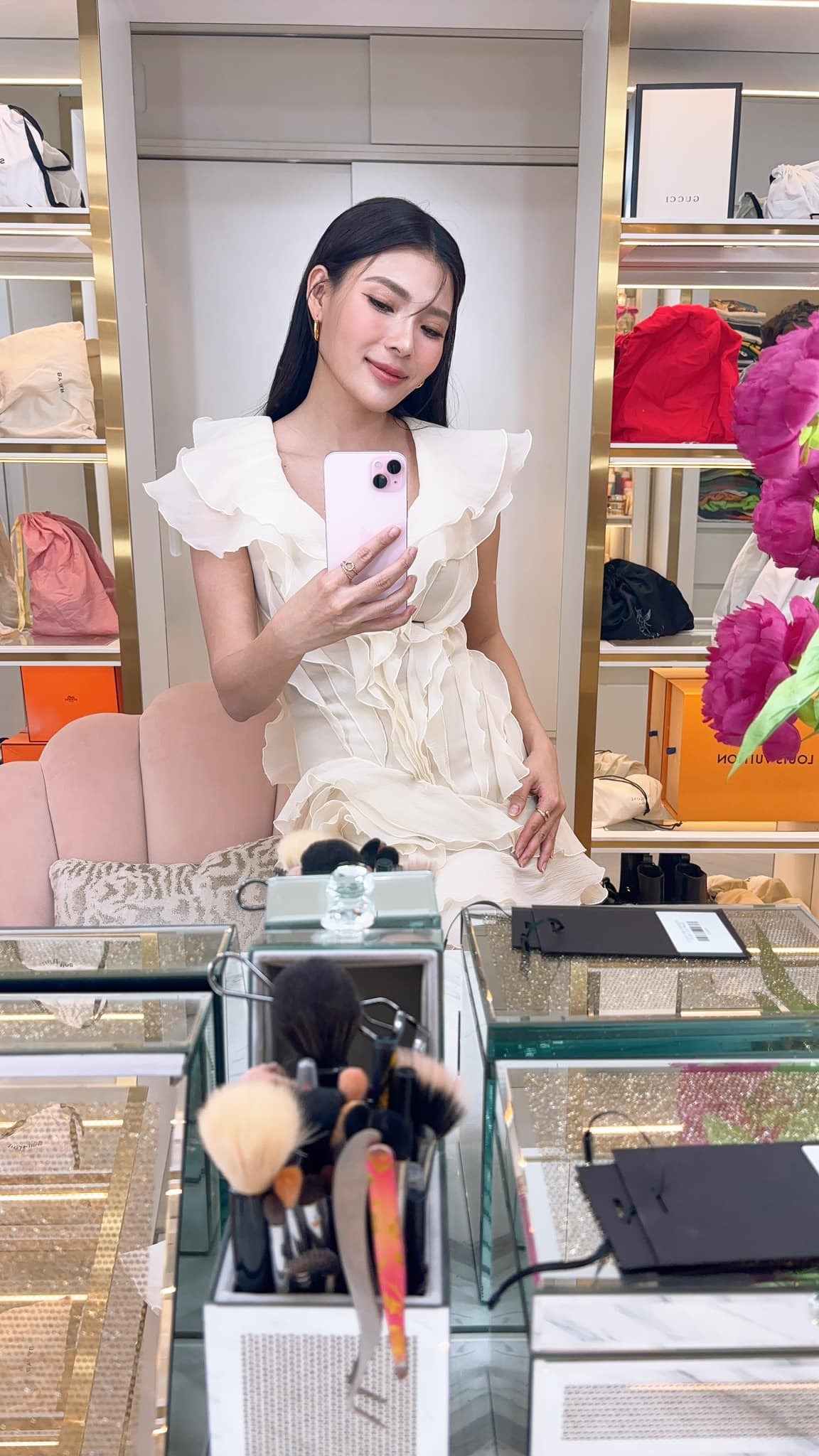 Không thể thiếu phòng thay đồ ngập hàng hiệu của Thuý Diễm