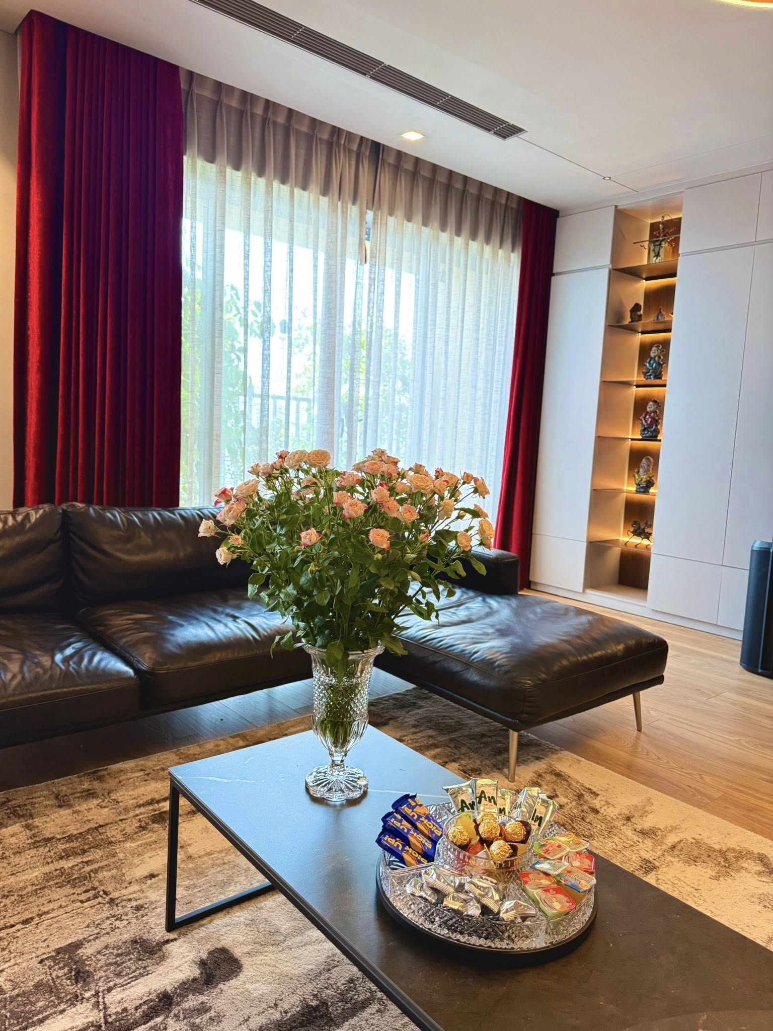 MC có xuất thân là võ sĩ, cưới vợ tiếp viên hàng không, sống trong penthouse rộng 260m2 ở Hà Nội