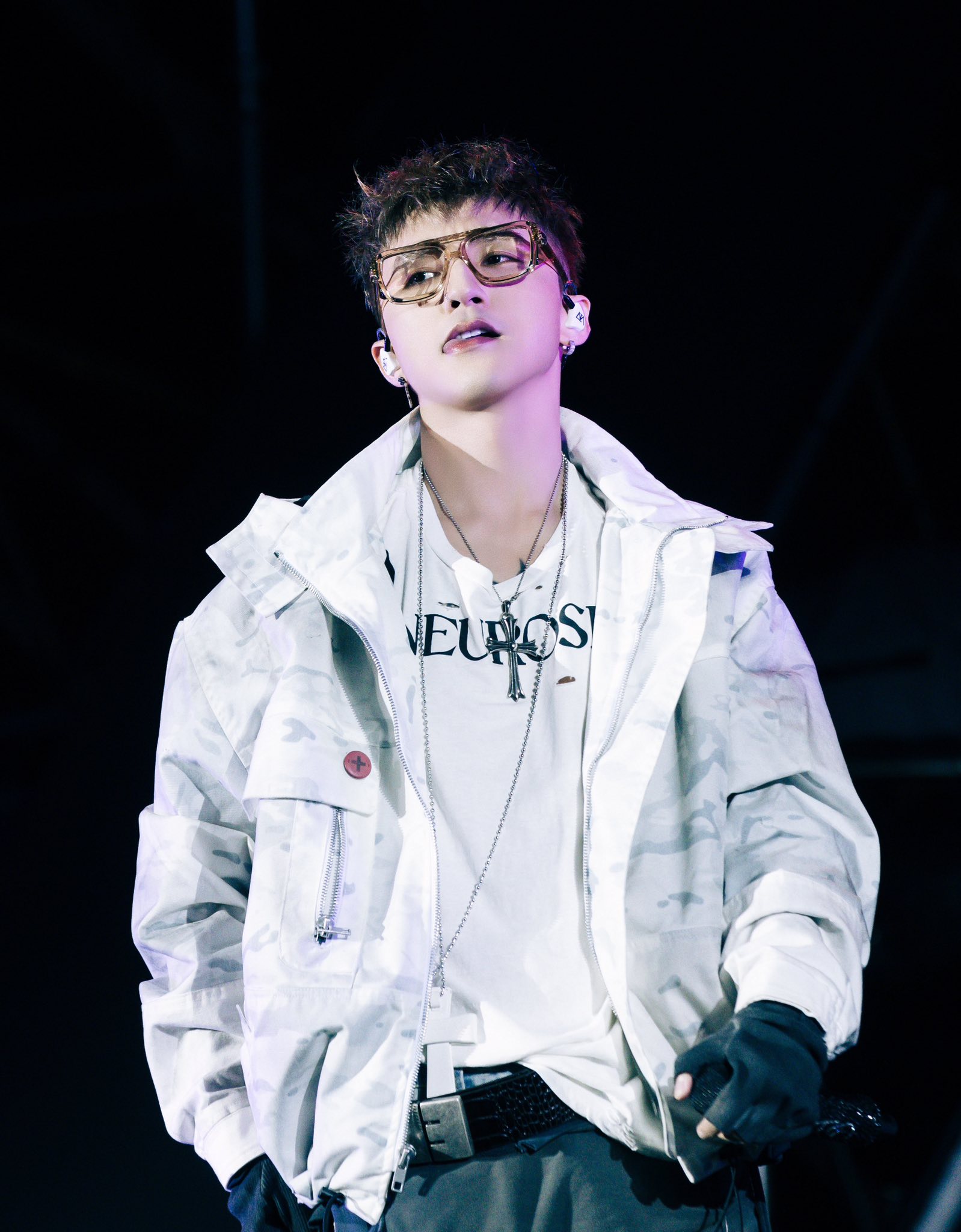 Tuy nhiên, nghịch lý nằm ở chỗ: dù sở hữu hàng chục bản hit, Sơn Tùng lại chưa có một album hoàn chỉnh (ảnh: FBNV)