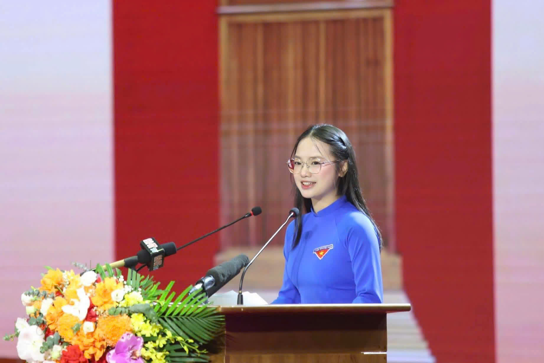 Không chỉ xinh xắn, Hà Vy còn sở thích thành tích học tập rất đáng nể (Ảnh: Hội Liên hiệp Thanh niên Việt Nam)