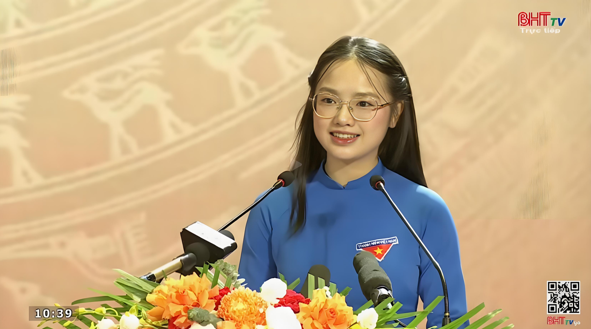 Hình ảnh nữ sinh với bài phát biểu đang gây bão MXH (Ảnh chụp màn hình)