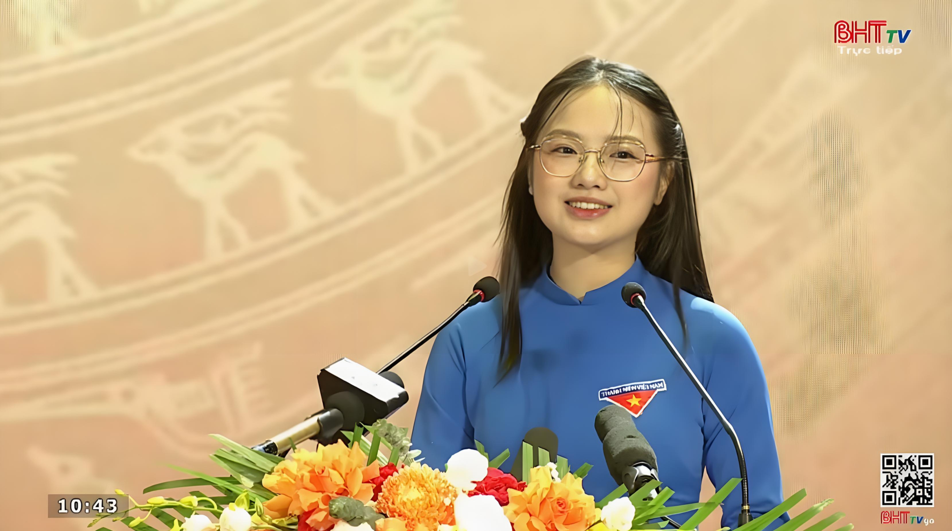 Phong thái tự tin, điềm tĩnh của nữ đoàn viên khiến ai cũng phải khen (Ảnh chụp màn hình)