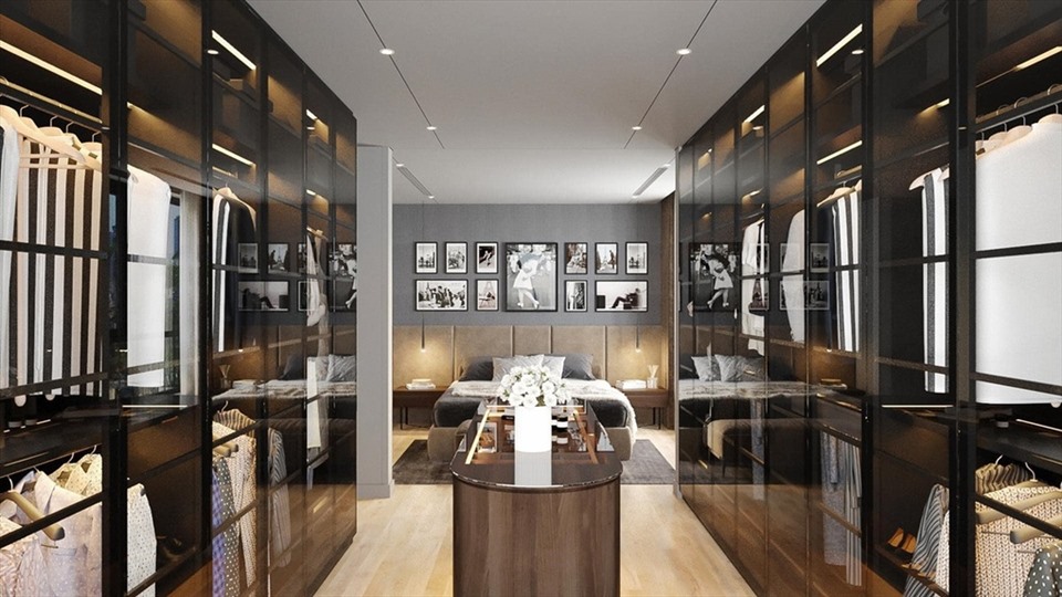 Có một phòng riêng để đồ và phụ kiện của hai vợ chồng.