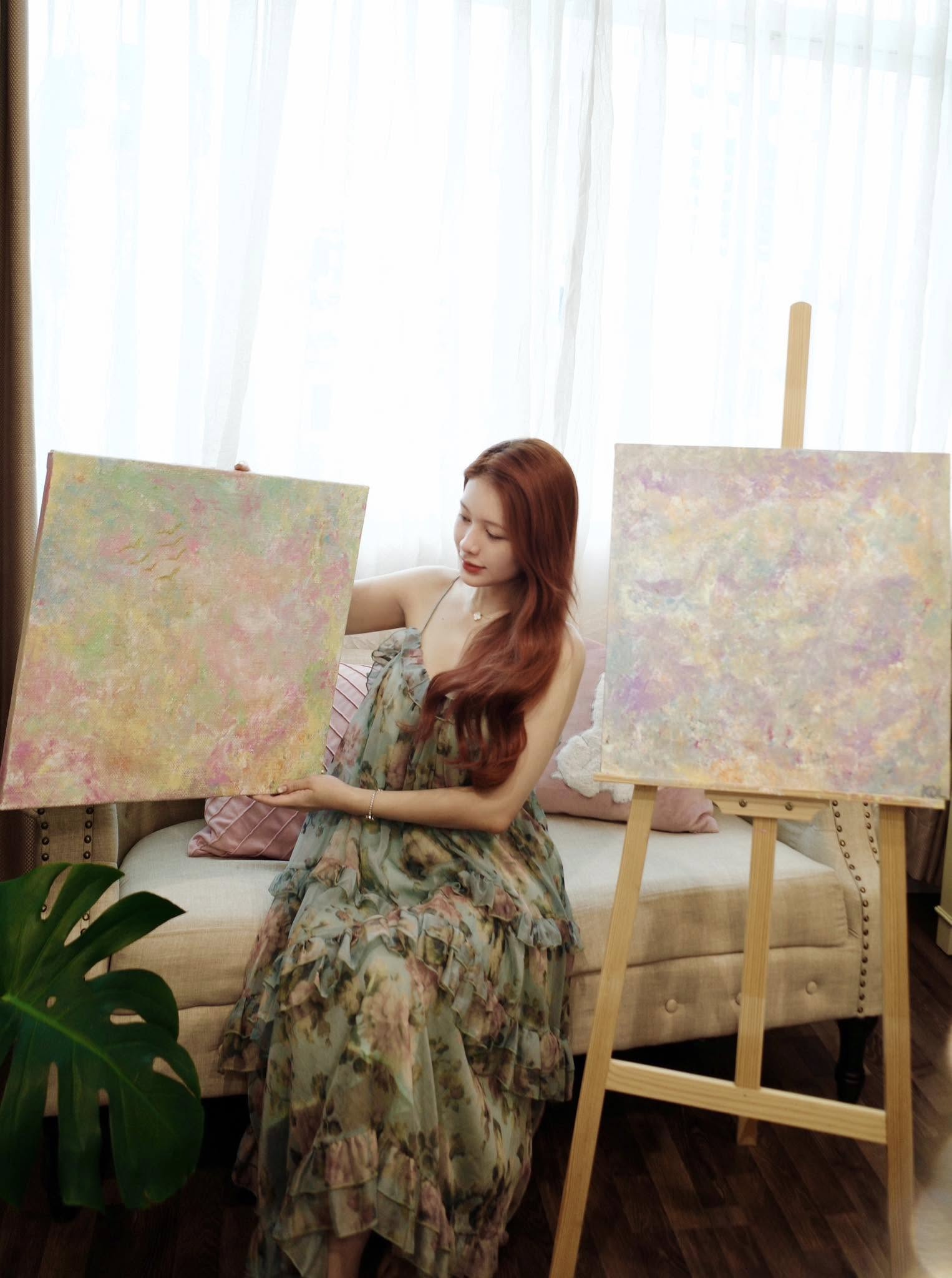 Cô nàng xinh đẹp, cầm kỳ thi họa đều có đủ. 