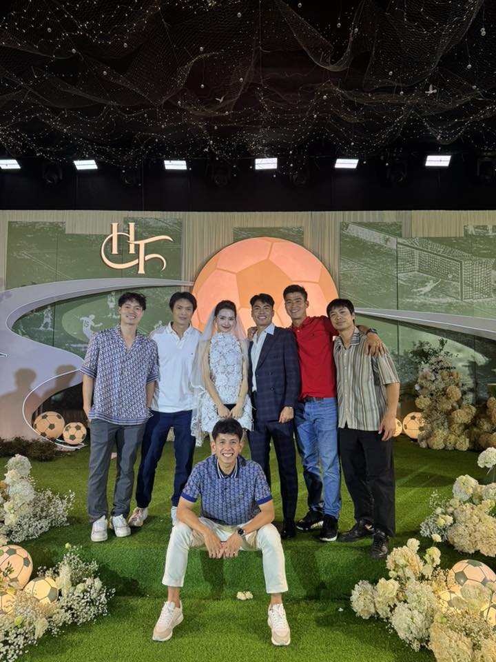 Dàn sao bóng đá hội ngộ (Ảnh: FBNV)