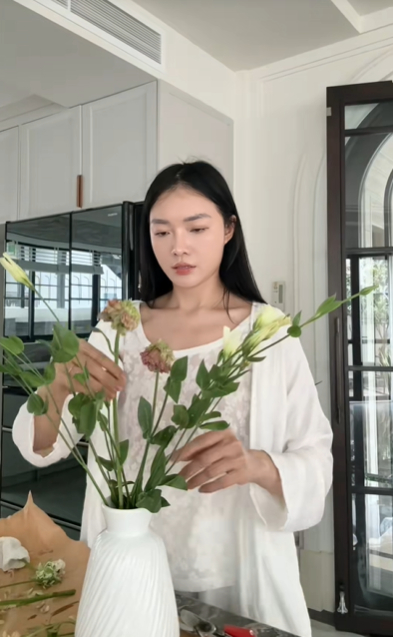 Nữ idol live thành “hoa khôi” của hãng hàng không quốc gia Việt Nam, lấy chồng kín tiếng, 1 thập kỷ vẫn chưa hết hot  