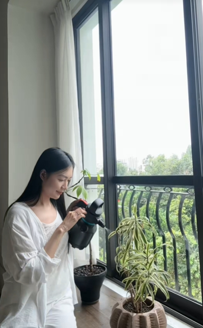 Nữ idol live thành “hoa khôi” của hãng hàng không quốc gia Việt Nam, lấy chồng kín tiếng, 1 thập kỷ vẫn chưa hết hot  