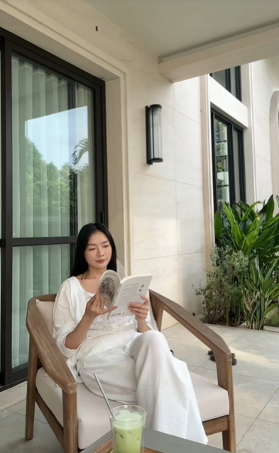 Nữ idol live thành “hoa khôi” của hãng hàng không quốc gia Việt Nam, lấy chồng kín tiếng, 1 thập kỷ vẫn chưa hết hot  